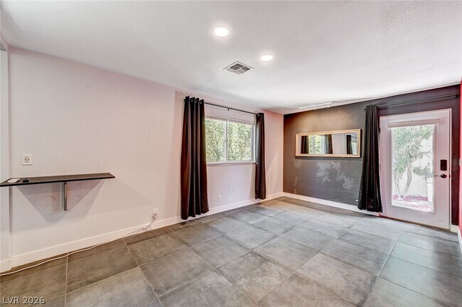 Building Photo - 4153 Woodcrest Rd