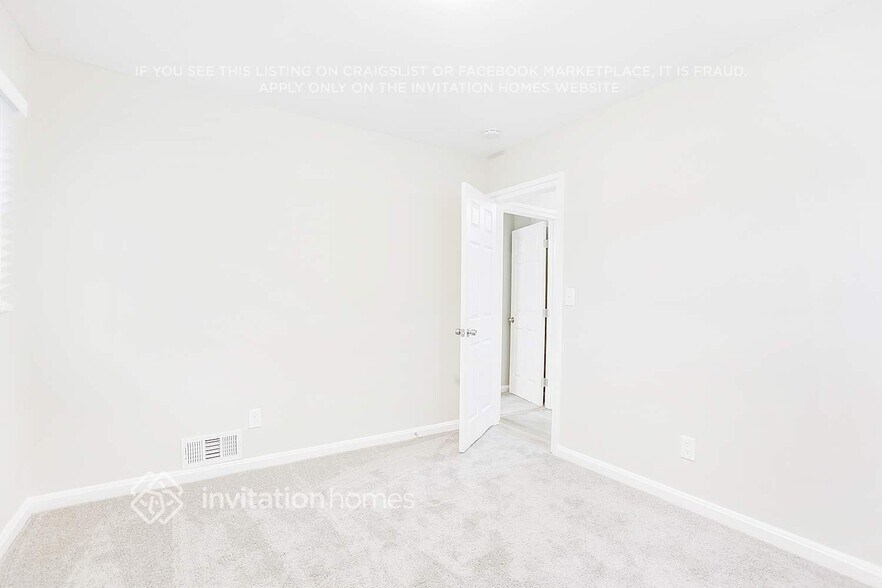 Building Photo - 2716 Lancaster Dr