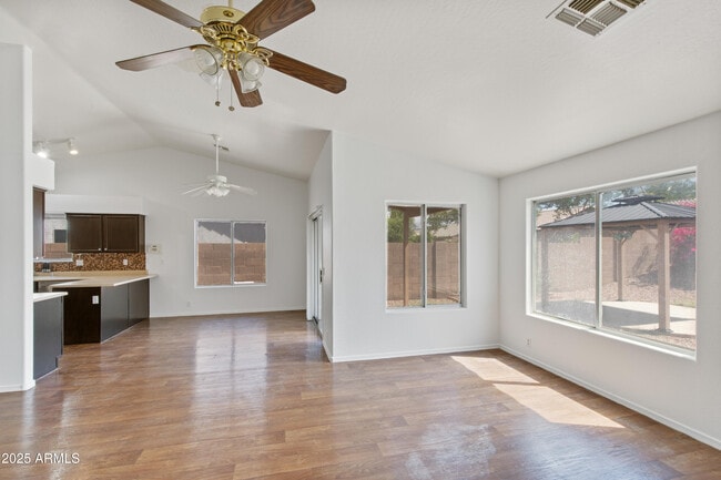 Building Photo - 909 E Harwell Rd