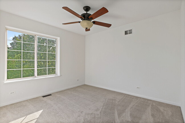 Building Photo - 71 Monarch Dr