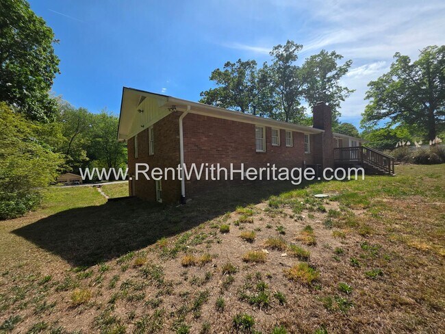 Building Photo - 7016 Skyline Dr