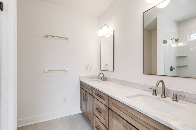 Building Photo - 2224 Perry St