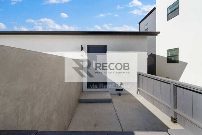 Building Photo - 1638 Elm Ave