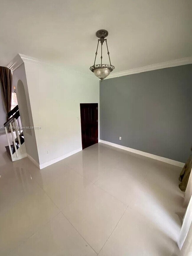 Building Photo - 13851 SW 38th Ln