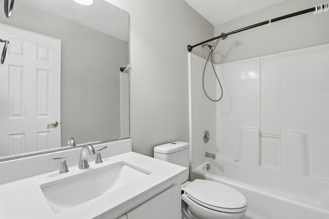 Building Photo - 10 Chamois Ct