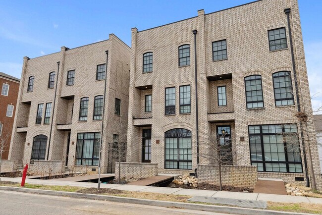 Building Photo - 3206 West End Cir