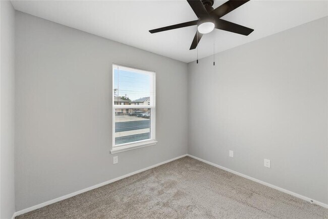 Building Photo - 2618 Ektom Dr