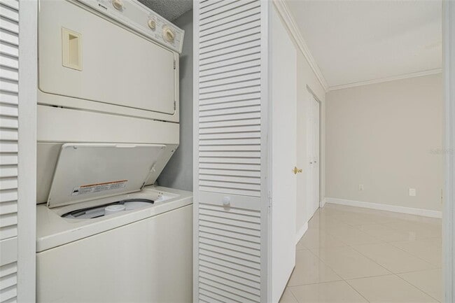 Building Photo - 7432 Sunshine Skyway Ln S