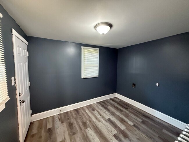 Building Photo - Beautiful 3BR Port Richmond Townhome
