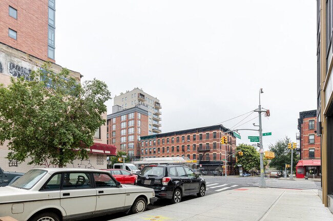 Building Photo - 336 Douglass St