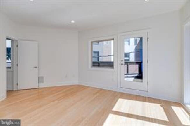 Building Photo - Northern Liberties Townhome