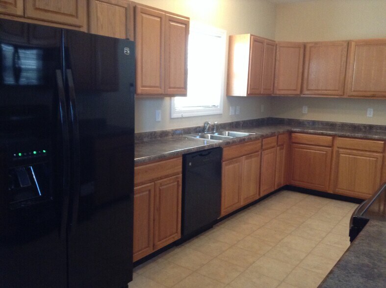 Building Photo - 9828 Rhodes Ln