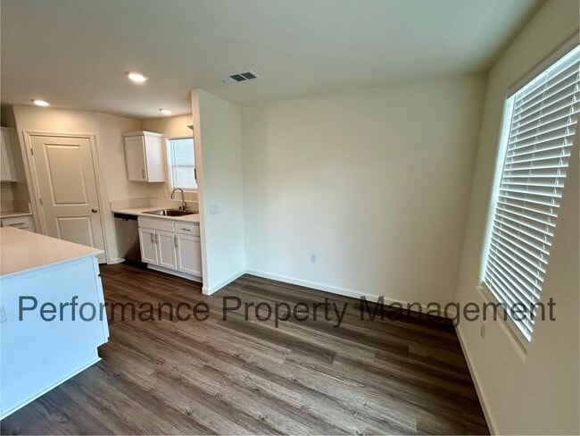Building Photo - Newer 4 Bed/2 Bath Home w/ Solar, RBP & Se...