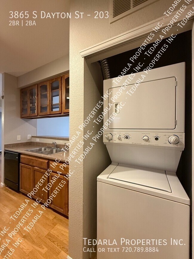 Building Photo - 3865 S Dayton St