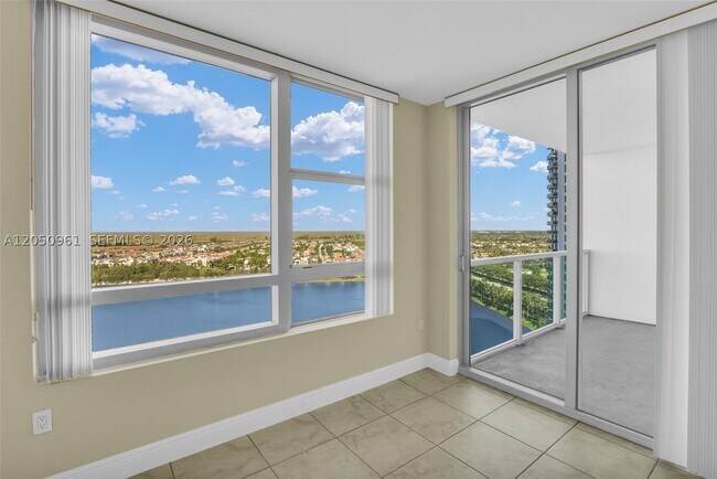 Building Photo - 2681 N Flamingo Rd