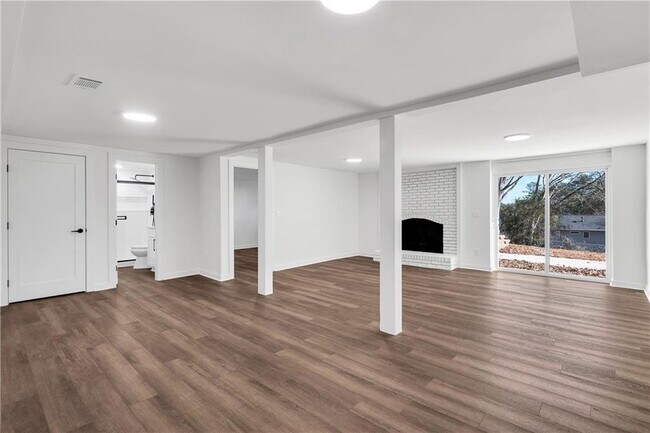 Building Photo - 1536 Daffodil Dr