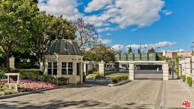 Building Photo - 2222 Ave of the Stars