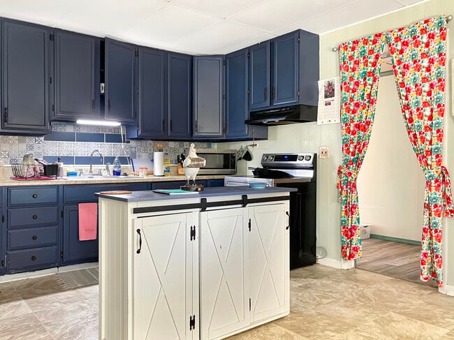 Building Photo - 3551 McCorkle Dr