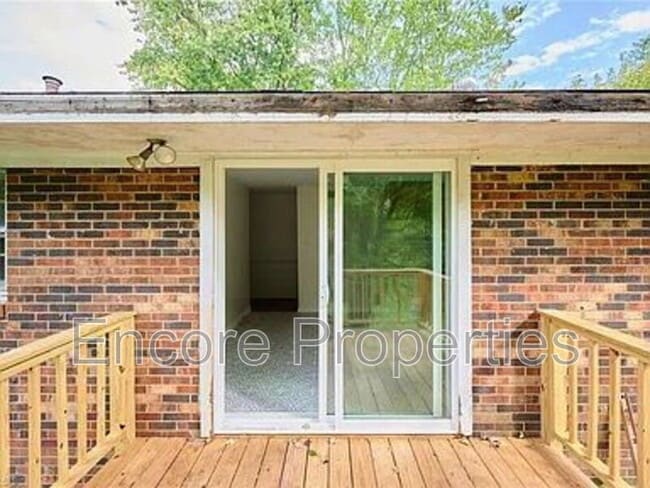 Building Photo - 1502 Larson St