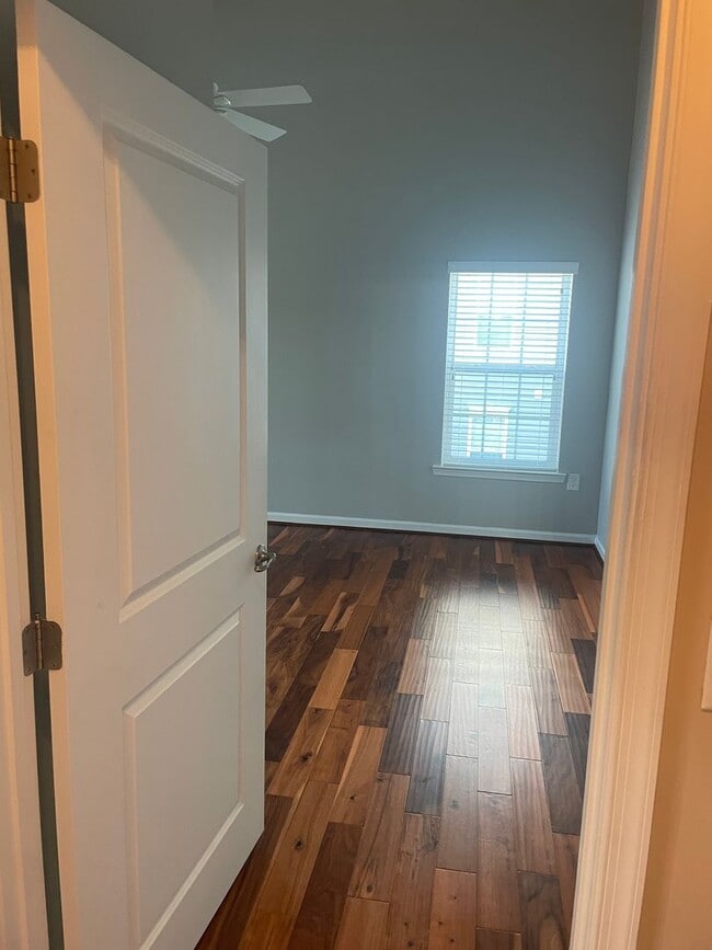 Building Photo - Updated 2  Bedroom, 2 Bath Condo  - Westwood Village at Charter Colony