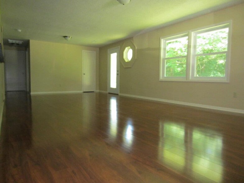 Living Room - 7355 N HWY 27