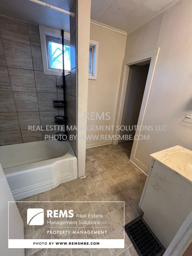 Building Photo - 1016-1016 Vine St