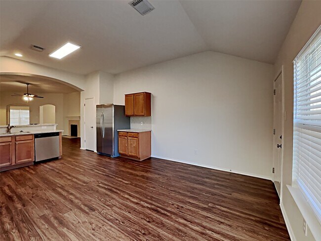 Building Photo - 20111 Niagara Fls Dr