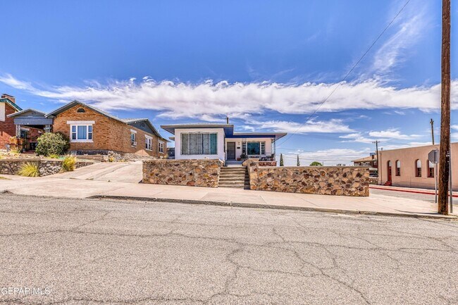 Building Photo - 1300 Randolph Dr