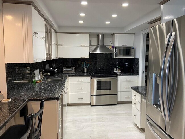 Building Photo - 5000 N Ocean Blvd