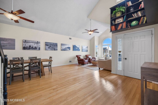 Building Photo - 202 2nd Ave