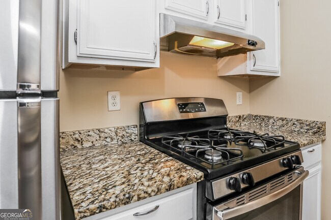 Building Photo - 2089 Glenwood Downs Dr