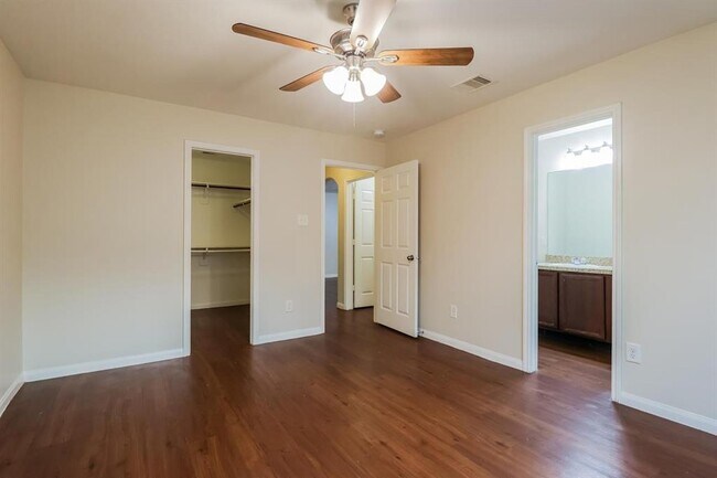 Building Photo - 6350 Scotchwood Dr