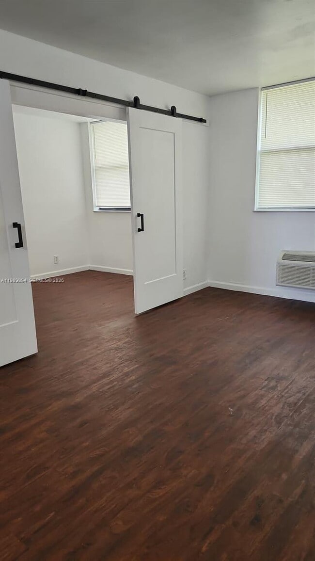 Building Photo - 2401 Riverside Dr