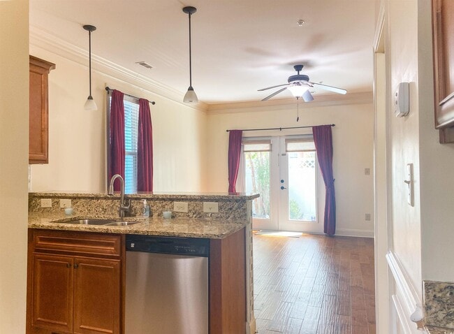 Building Photo - 780 Gabreski Ln