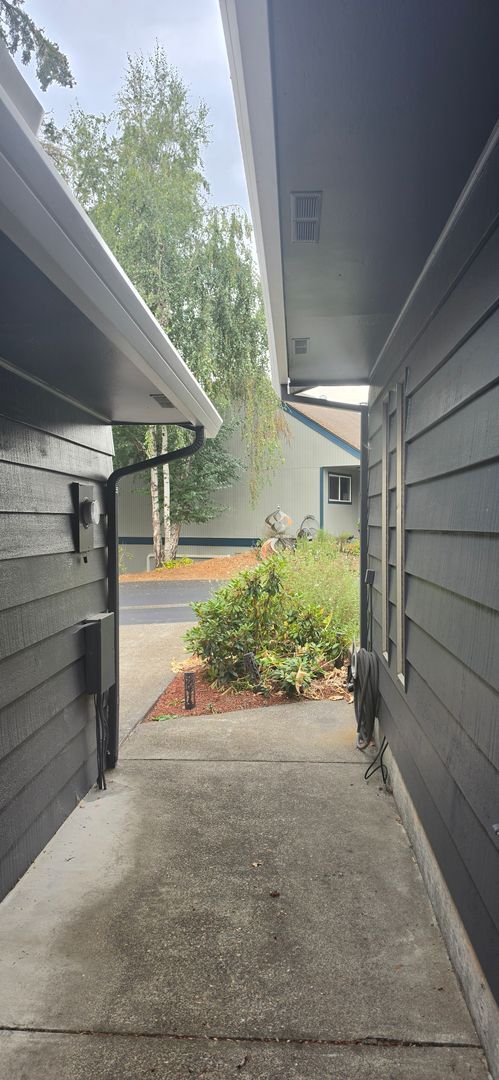 Building Photo - 1110 NW Springwood Ln