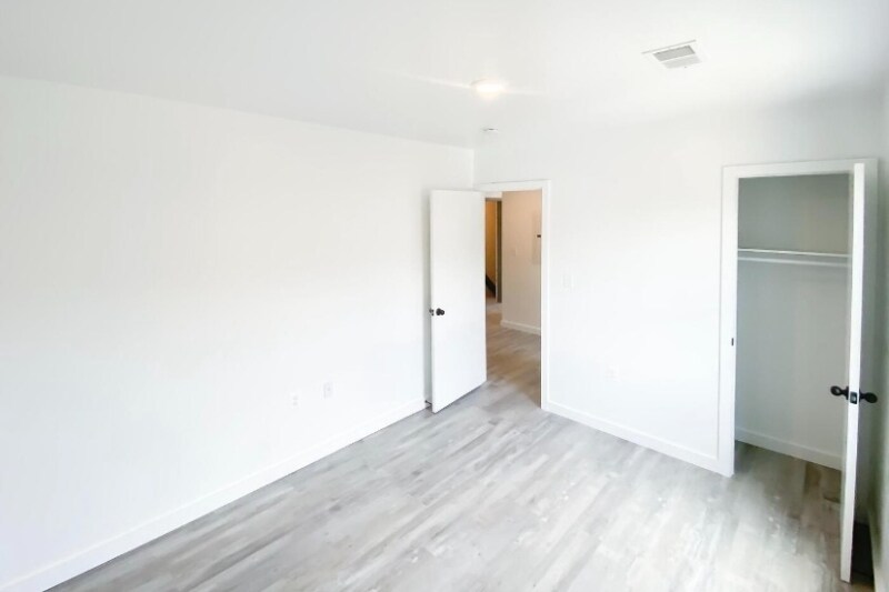 Building Photo - 4609 Quarles St NE