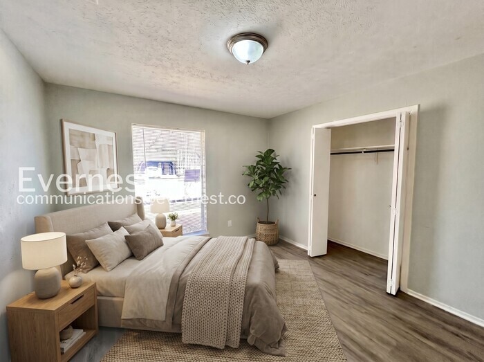 Building Photo - 415 Southlake Dr