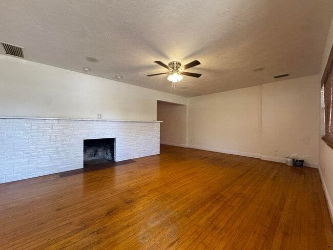 Building Photo - Beautiful Beachside Home in Ormond Beach!