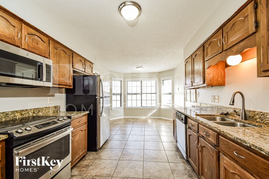 Building Photo - 7600 Lowrance Rd