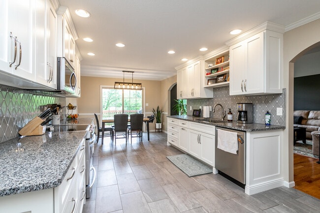 Building Photo - 613 Adens Woods Ct