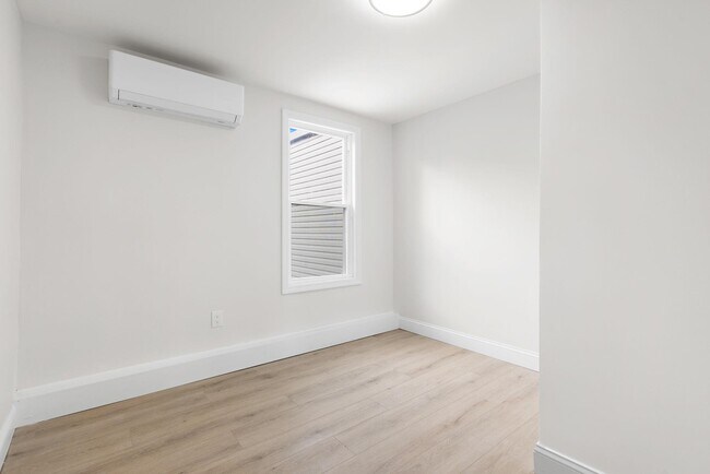 Building Photo - 173 Van Horne St