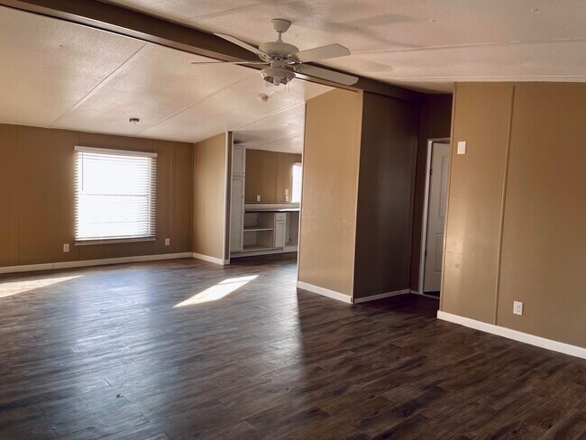 Building Photo - 301 Vida Bonita Wy