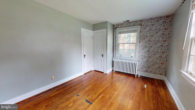 Building Photo - 15 E Custis Ave