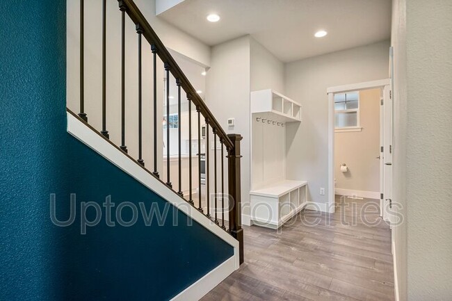 Building Photo - 4366 SE Lone Oak St
