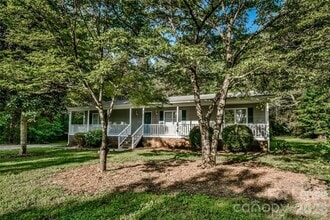 Building Photo - 7730 Deer Track Dr