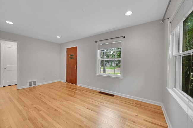 Building Photo - $2,695 - 3 Bed, 1 Bath Updated Home in Den...