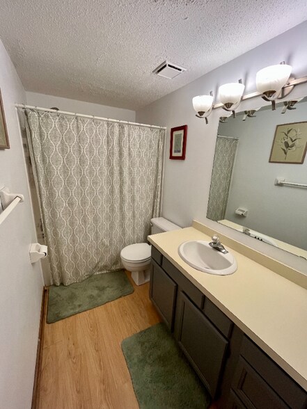 Building Photo - 17604 Lorence Way