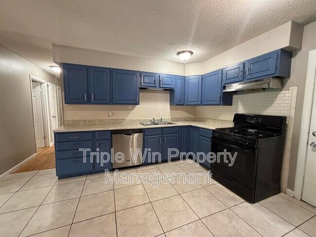 Building Photo - 714 Undercliff Dr