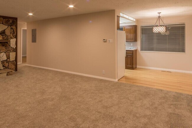 Building Photo - 5886 S Utahna Dr