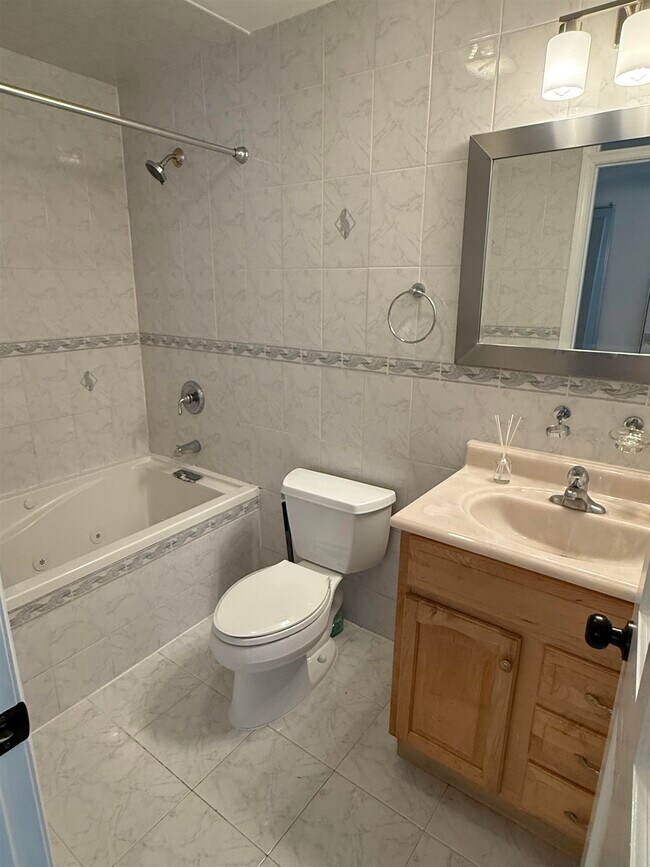 Building Photo - 525 AVENUE A Ave